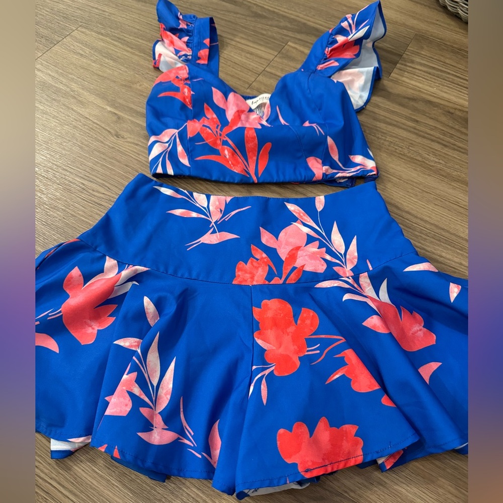 Two Piece Short Set. Size Small. Like New. - image 3
